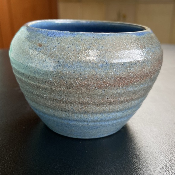 🩷Small Rowantrees Signed Blue Hill MaineWith Wide Mouth Pottery - Picture 1 of 6